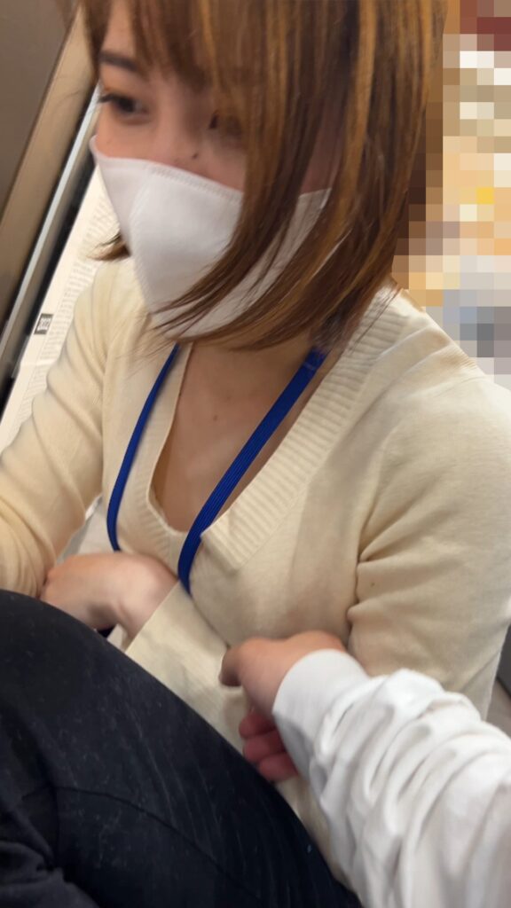 SSS級美女を店内粘着ｗ連続ち●した話【おっぱいお触り】