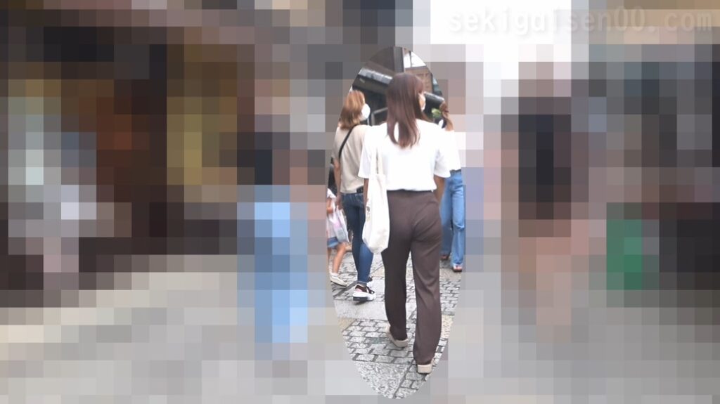 赤外線スケスケ 厚手に見えるけどガッツリ透ける女の子とナプキン！？