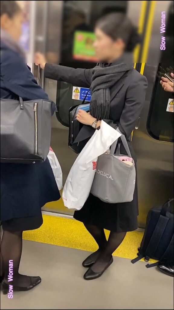 ＣＡさん 帰宅中のＰをじっくり観察 大胆なＴバック