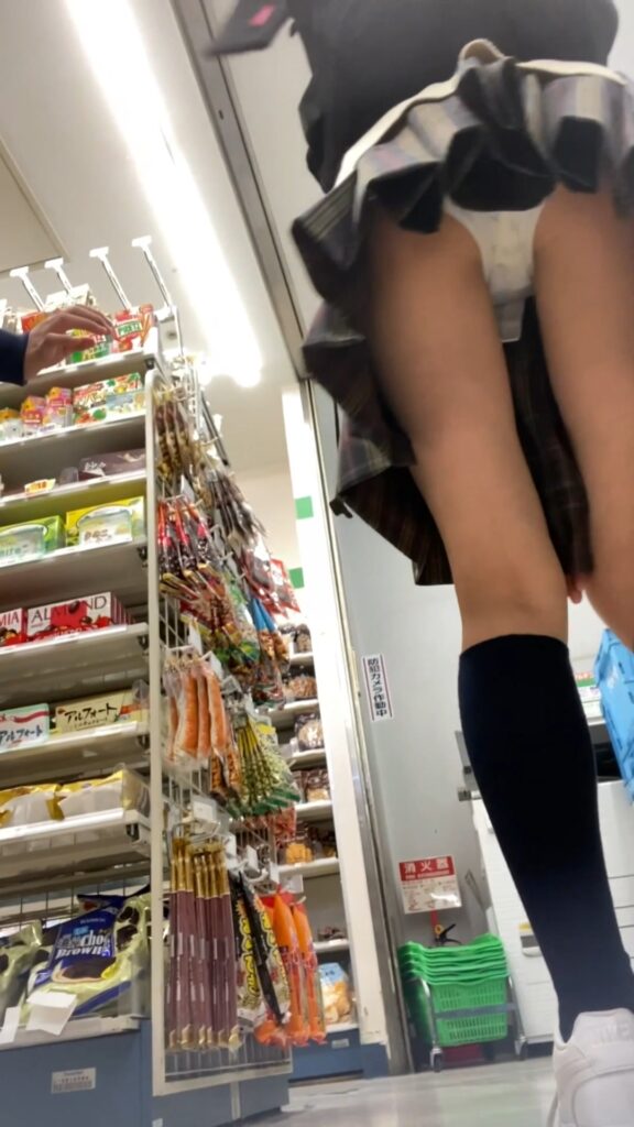 ◎ローアングル JKの白パンツ ◎ローアングル JKの白パンツ