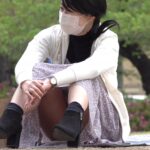 公園パンチラ 4 ま〇このヒダが見えそうなパンチラ 04_koen_panchira-4_8min.mp4_20260818_124833.014