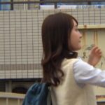 通学電車痴漢 侵入してくる痴漢の手を拒んでいた巻き髪美少女JK densya_02_8min.mp4_20260831_230434.482