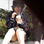 マン肉はみ出し! しゃがみパンチラ pantira-02_and_omake_6min.mp4_20260830_223045.104